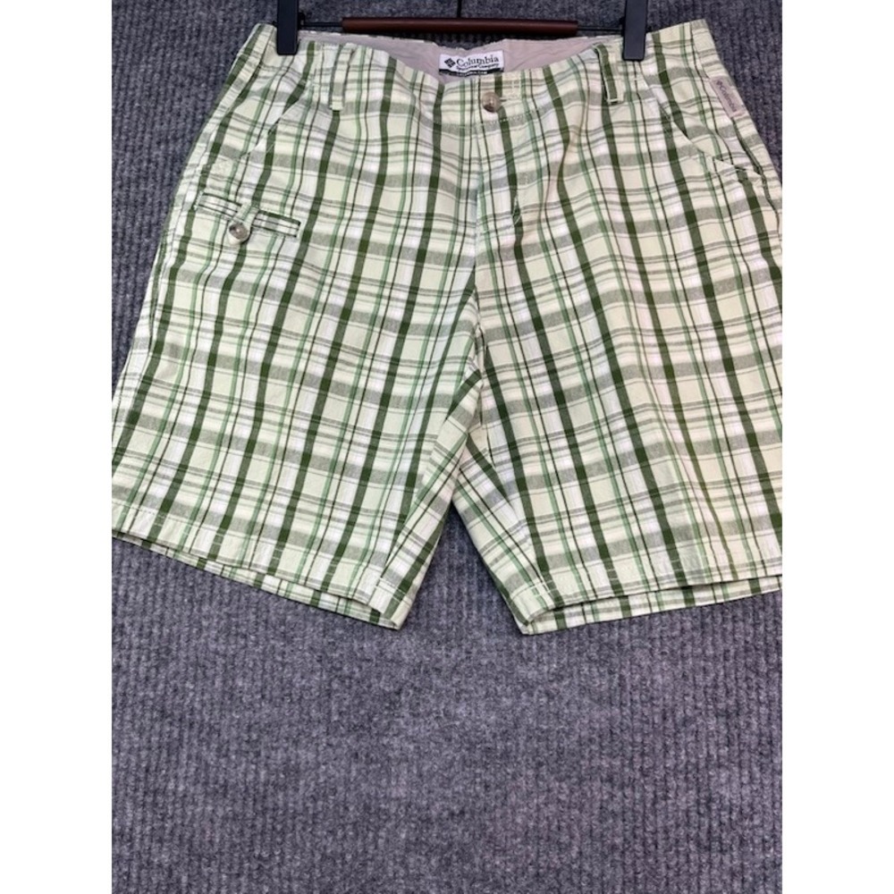 Columbia Green White Plaid Cotton Shorts Womens 0108 AP 4064 Casual Hiking